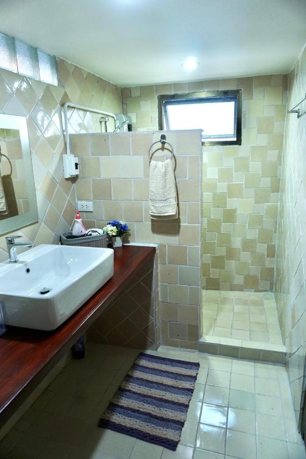 Tha Ma-O Bouteak Homestay - Self Check-In Lampang Esterno foto